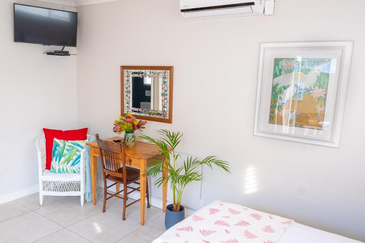 Conifer Beach House Port Elizabeth Exterior photo